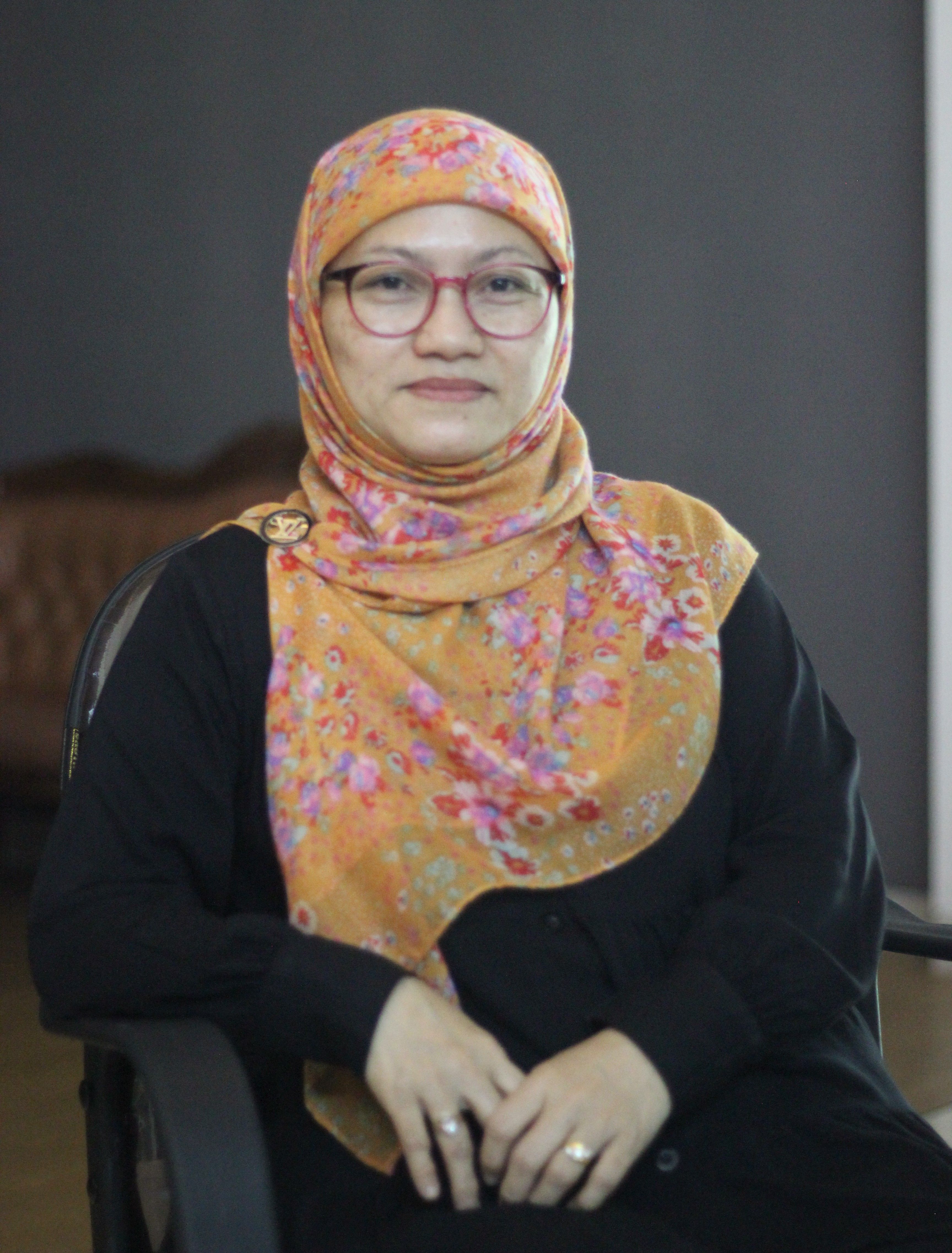 Dr. Dwi Irawati